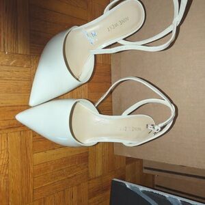 Nine West Cream Pointed Toe Heels